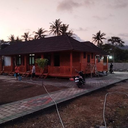 Mandalika Queen Hostel Kuta  Bagian luar foto