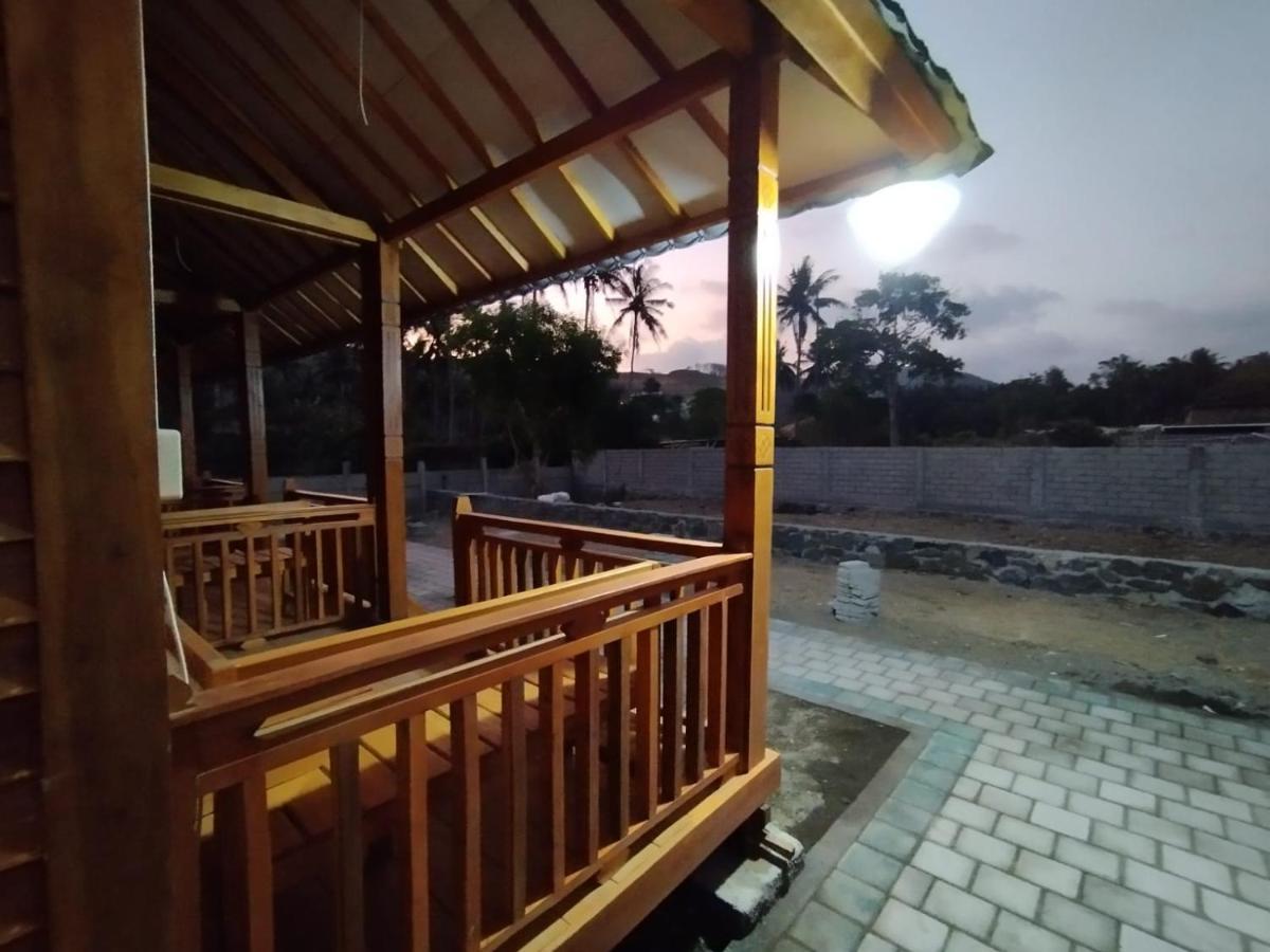 Mandalika Queen Hostel Kuta  Bagian luar foto