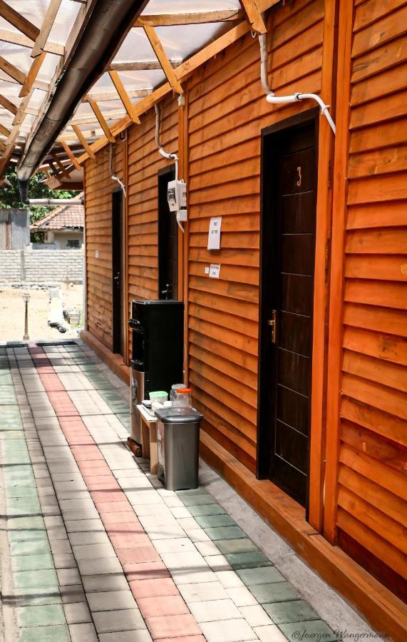Mandalika Queen Hostel Kuta  Bagian luar foto